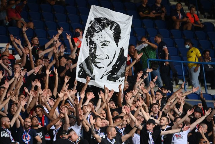 Жан-Поль Бельмондо, бельмондо, фільми з бельмондо, на останньому диханні, бельмондо професіонал, бельмондо чудовисько, бельмондо помер