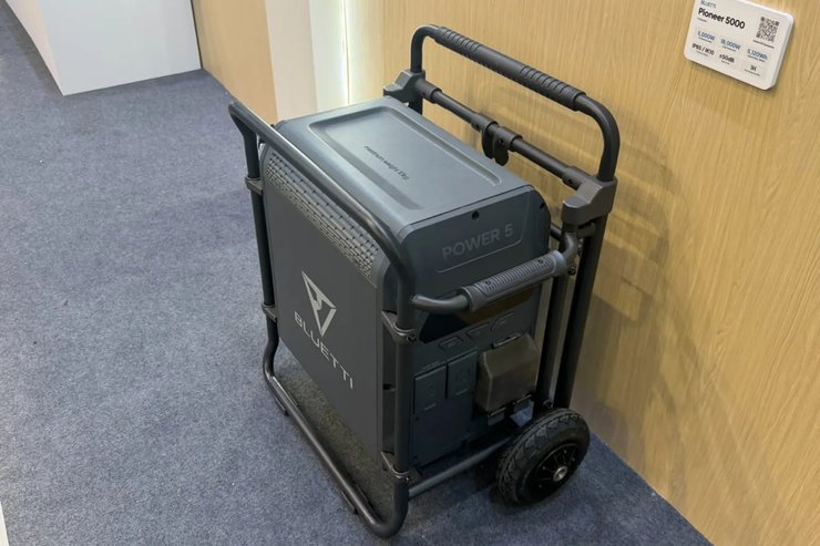 Зарядна станція Bluetti Pioneer 5000
