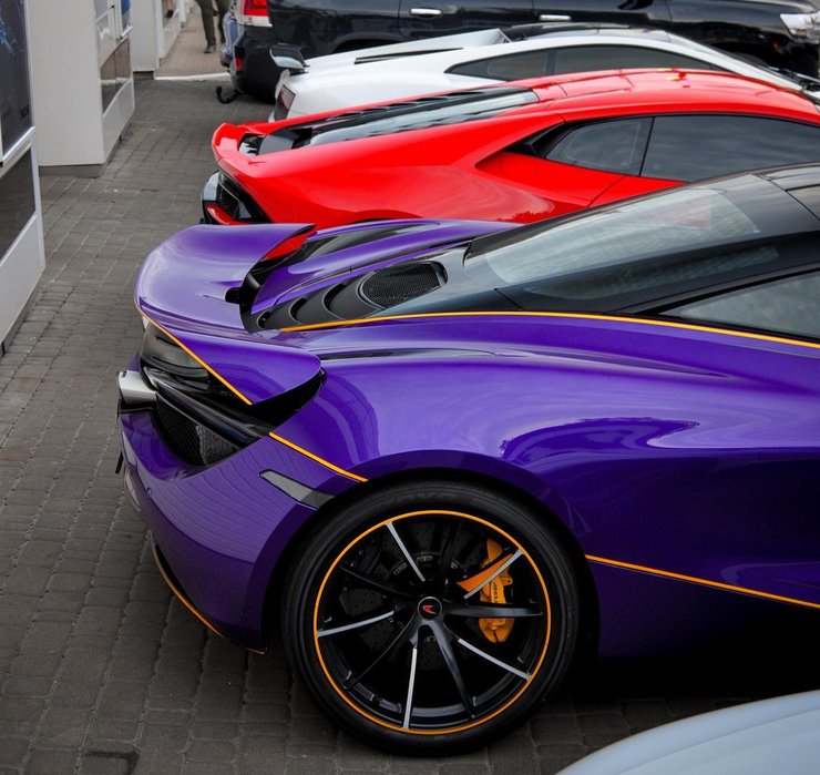 парковка с суперкарами, суперкары Украины, суперкары Киева, McLaren 720S, Lamborghini Huracan, Lamborghini Gallardo