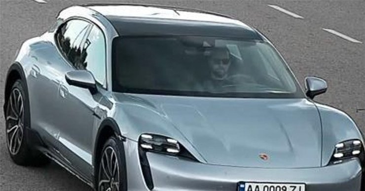 Изображение Кирилла Тимошенко за рулем авто