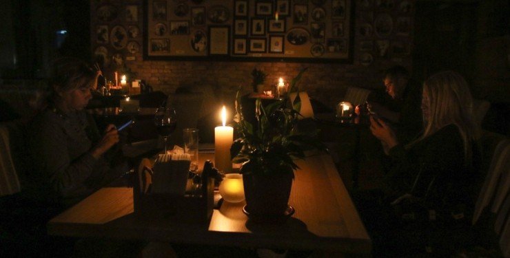 Якщо сума боргу значна і споживач протягом тривалого часу не вживає заходів для його погашення, відключення є найбільш ймовірним