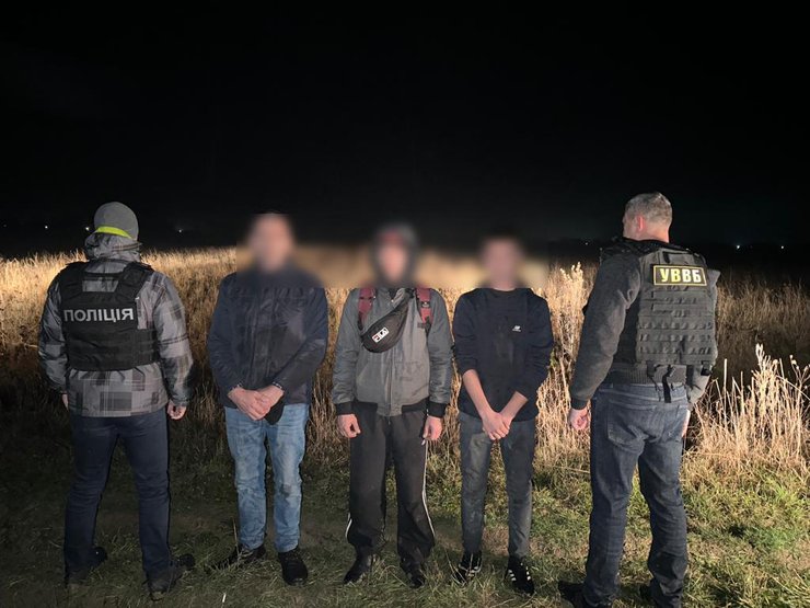 Помогали пересекать границу уклонистам