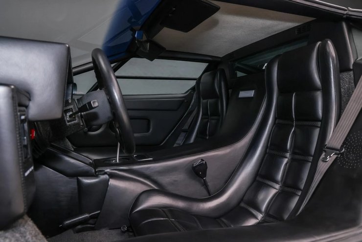 Салон Lamborghini Countach