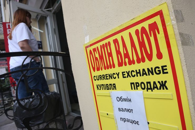 Як тільки попит вщух, гривня почала стрімко зміцнюватися, зокрема і на готівковому ринку