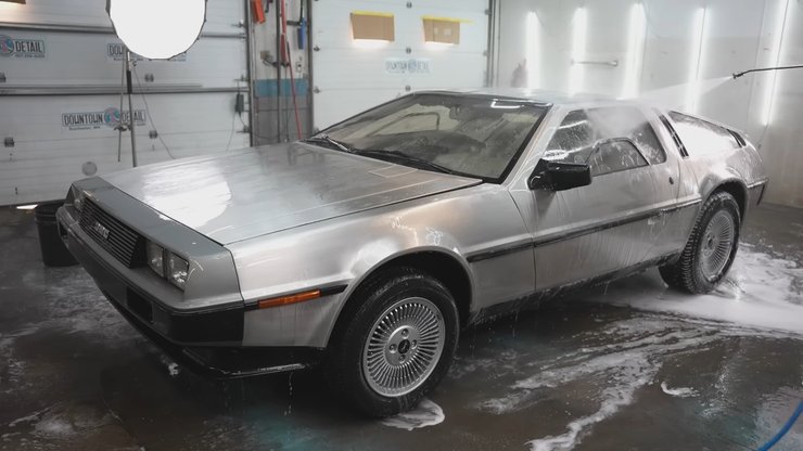 DeLorean DMC-12