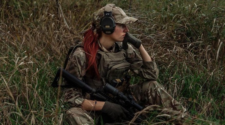 Жінка снайпер, Євгенія Емеральд, прозвали Карателем, Каратель, Жанна д'Арк, український військовий, ЗСУ, спецназ, війна,
