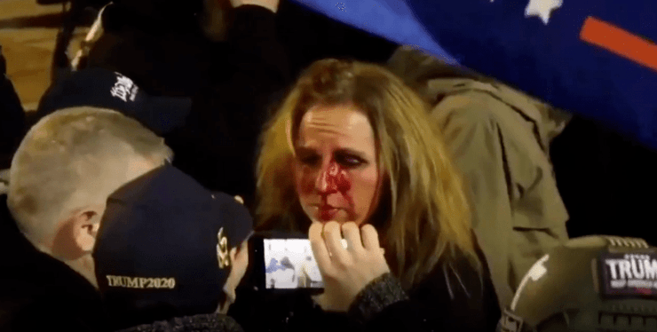 мать хелены дьюк, мама дьюк, трампистка, поклонника трампа, протест