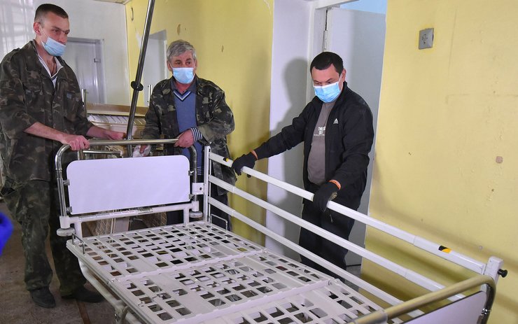 Больше коек. В Киеве приготовили почти 2,8 тыс. мест для лечения больных COVID-19. По словам Виталия Кличко, на это выделяются деньги из резервного фонда столицы