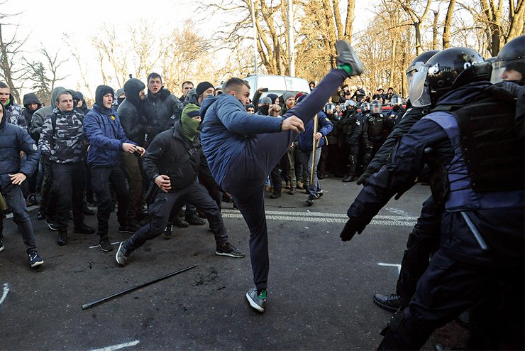акция протеста, национальный корпус, титушки, нацики, Киев, Верховная Рада, рынок земли, фото