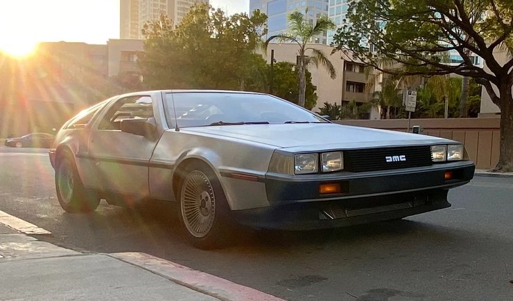 DeLorean DMC-12
