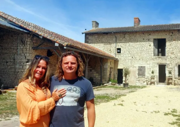 Супруги Шон Болдок и Лолли Керран купили французскую деревню, недвижимость, жилье, Великобритания, поместье под ремонт