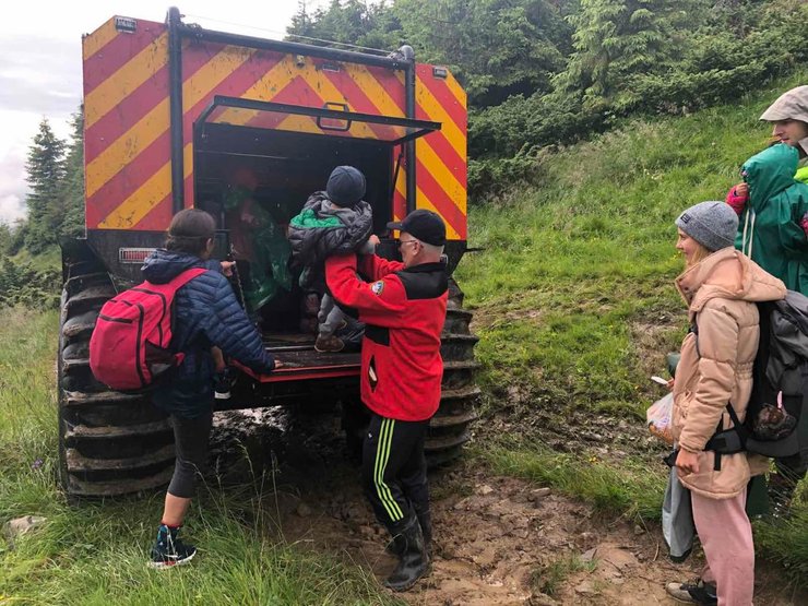 ГСЧС, болотоход, Говерла, туристы