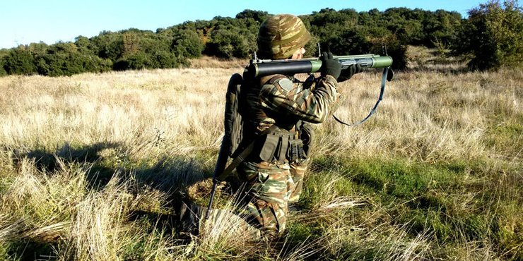 солдат у полі