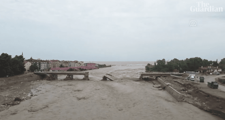 турция, наводнение, рухнувший мост, фото