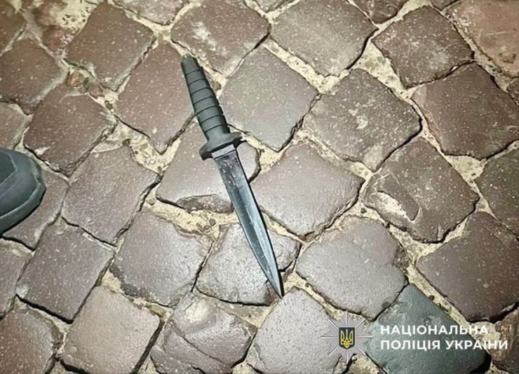 Нож