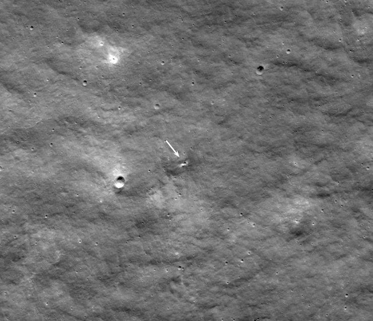 Місяць 25, місце падіння, Місяць