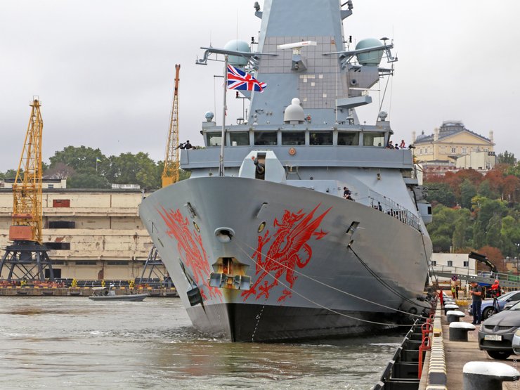 Британский эсминец Dragon