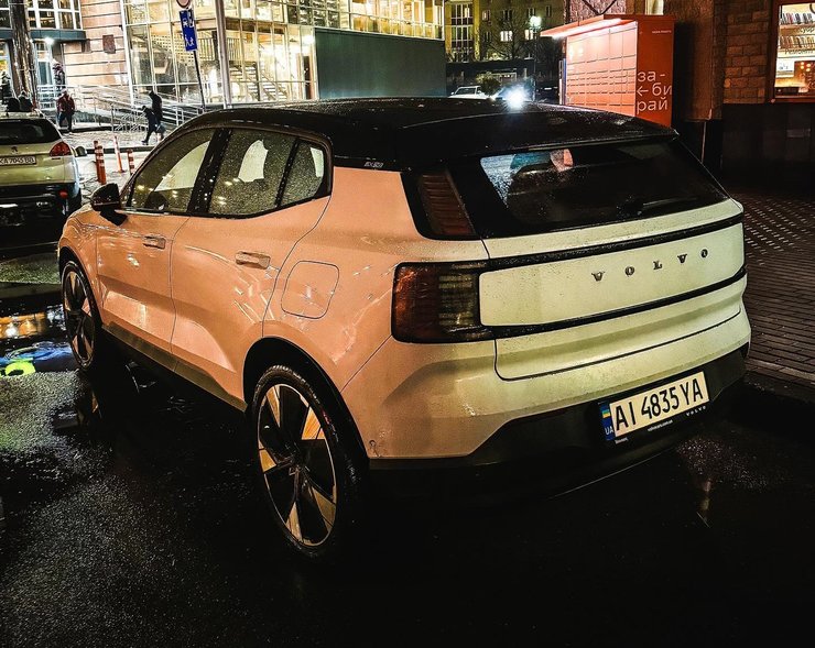 Volvo EX30, новий Volvo EX30, Volvo EX30 2024, електромобіль Volvo, кросовер Volvo, кросовер Volvo