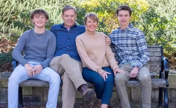 Подросток экономил на перелетах, семья, пересадка с рейса на рейс, запретили летать, авиакомпания