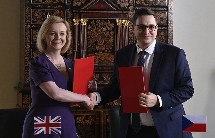 ліз трасс, Ян Липавський