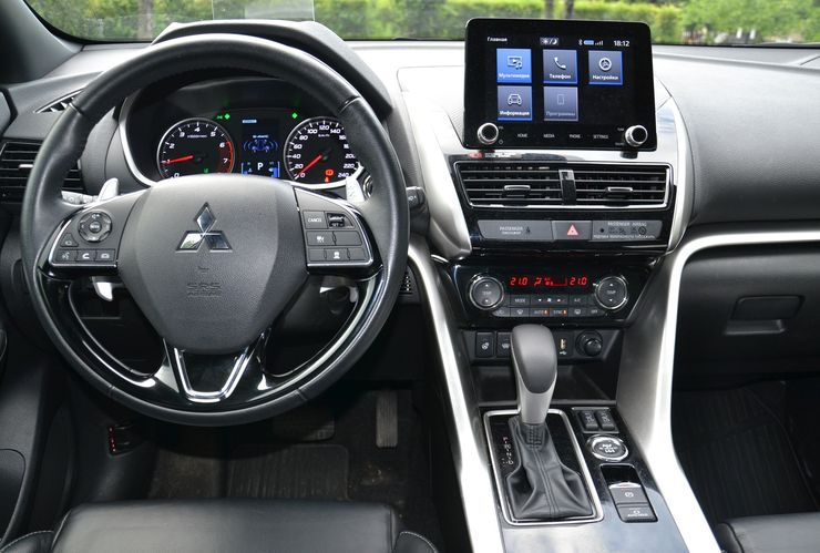 салон Mitsubishi Eclipse Cross, новий Mitsubishi Eclipse Cross, кросовер Mitsubishi Eclipse, кросовер Mitsubishi