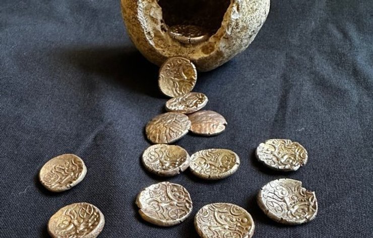 артефакти, Бронзовий вік, Залізний вік, Римський період, середньовіччя, знахідка, металошукач, скарб, пошук, Британія, Британський музей, пошуковці, PAS, закон, історичний період