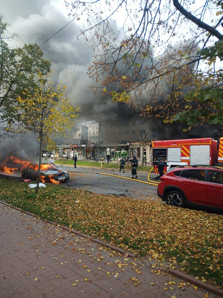 фото диму та пожежі після влучання ЗС РФ у Чернігові 29 жовтня