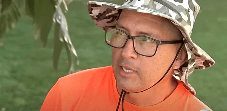 Владелец питона, огромный питон, питон, Big Mama, может проглотить человека, сбежал из клетки, питон на свободе, рептилия, змея,