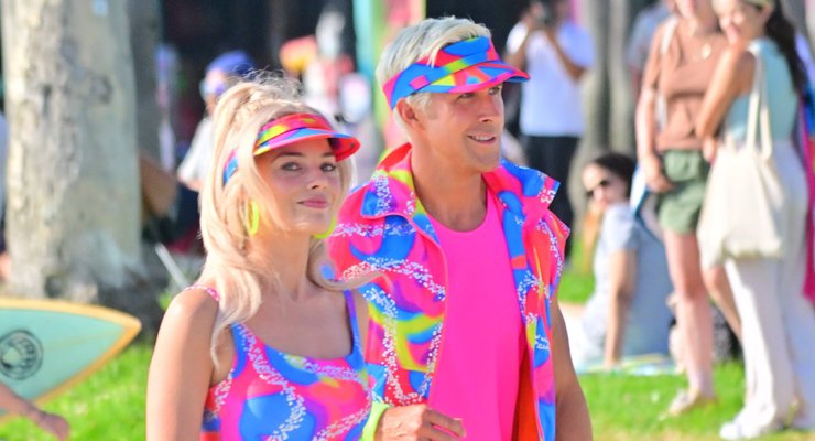 Марго Робби и Райан Гослинг на съемках фильма "Барби"