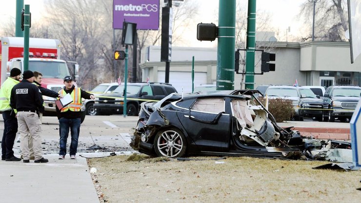 аварія Тесла, автопілот Tesla, ДТП автопілот Tesla, ДТП Tesla, розбита Tesla, аварія на автопілоті