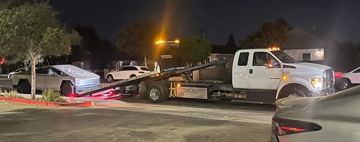 Tesla Cybertruck, кібертрак, кіберстак, туристична пам'ятка