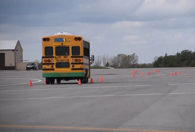 Школьный автобус, лосиный тест, электробус, Ford E-450, безопасность авто