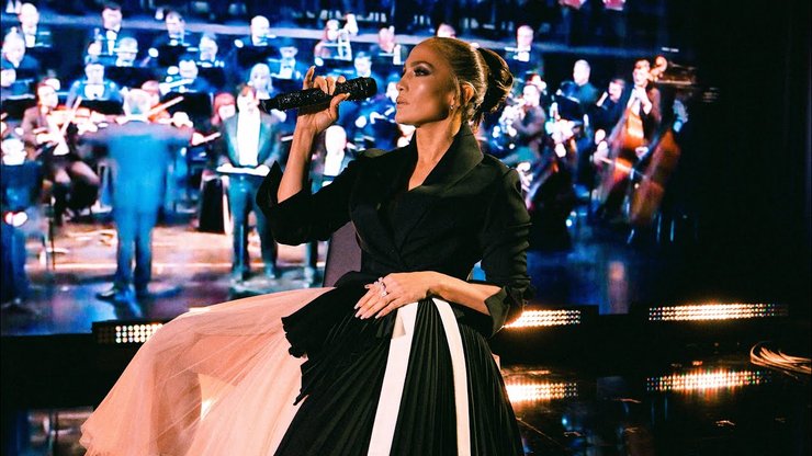 Дженнифер Лопес в образе от Valery Kovalska