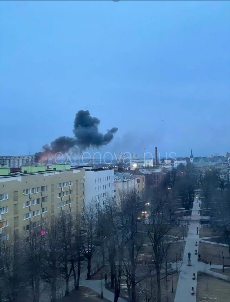 Фото дыма над портом Выборга 25 марта