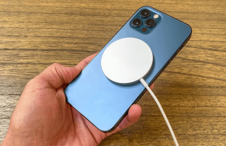 iPhone 17 зарядка