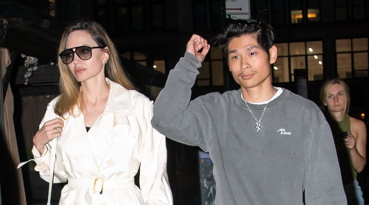 Анджелина Джоли с сыном Паксом