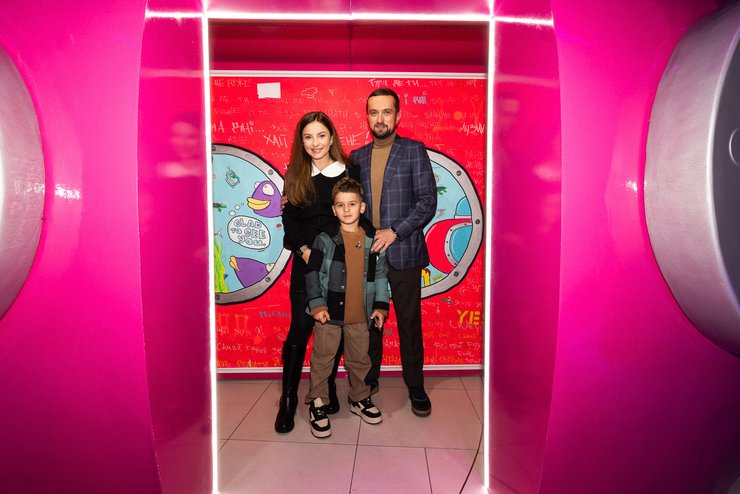 MONATIK, MONATIK персональная выставка, MONATIK картины, MONATIK арт-объекты, MONATIK персональная выставка и гости