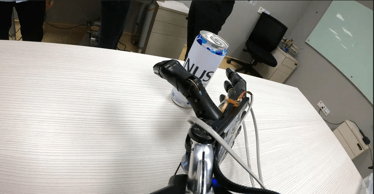 Якщо робот візьме банку, він її "відчує"