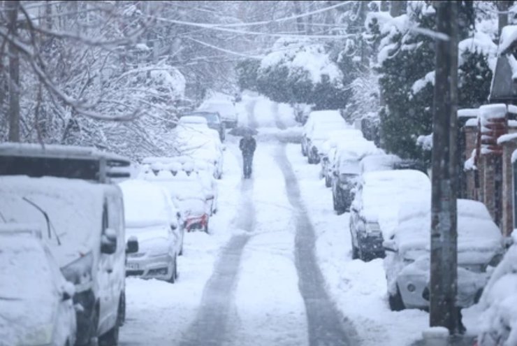Снежная буря, Балканы, Босния и Герцеговина, 26 декабря, дорога, снег, люди