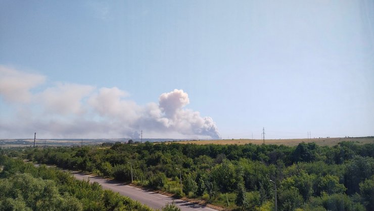 Судя по фото, удар ВСУ пришелся по двум целям, расположенным в 3-4 км друг от друга