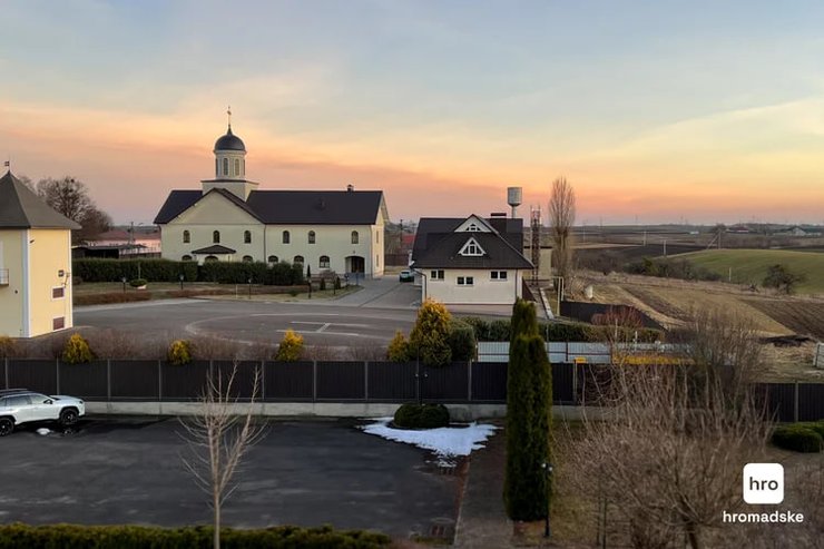 Вертолетная площадка на территории Зимненского Свято-Успенского женского монастыря