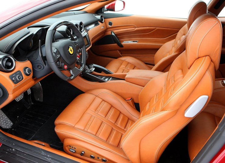 салон Ferrari FF