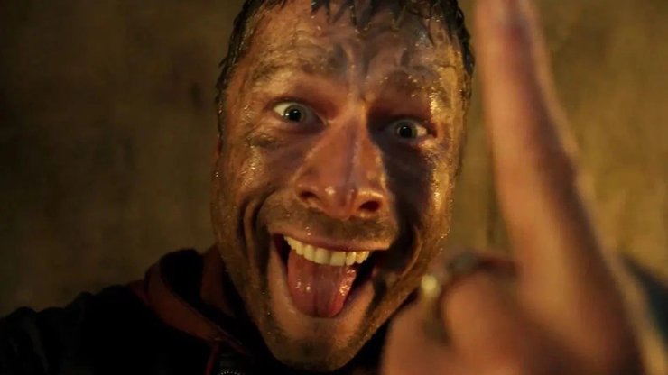 людина, що біжить, Глен Пауелл