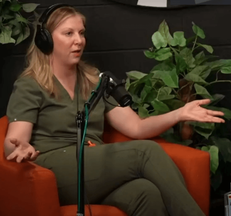 Медсестра хосписа, врач, уход за престарелыми, последние минуты жизни, Джули МакФадден, медсестра на подкасте,