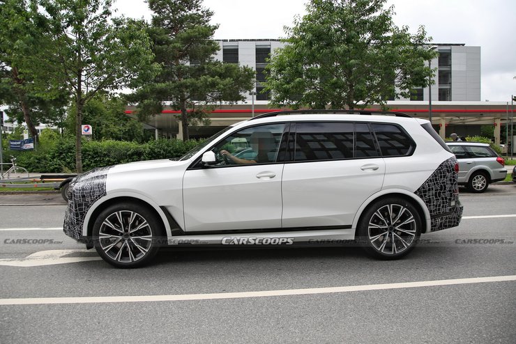 BMW готовит рестайлинг кроссовера X7