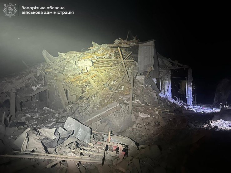 Россияне ударили по частному дому в Запорожье