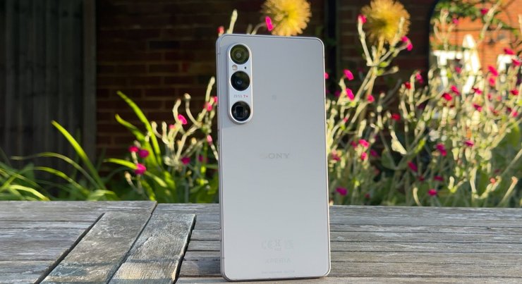 Смартфон Sony Xperia 1 VII під час огляду