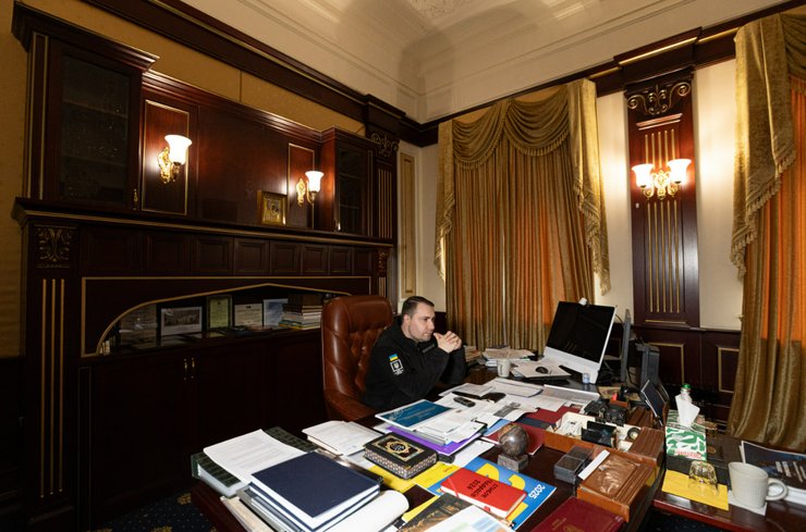 Робочий стіл Кирила Буданова в офісі