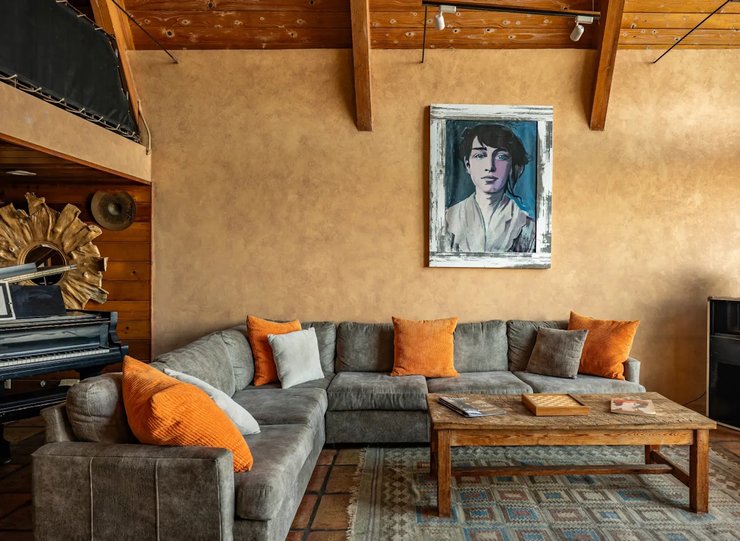 Дом 6105 на Малхолланд Хайвей в Голливуде