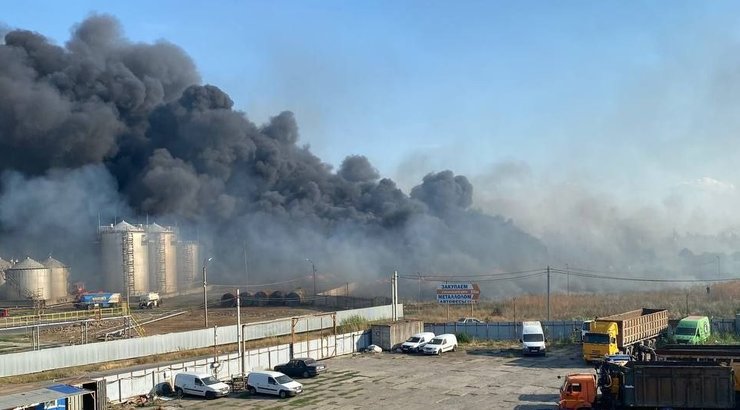 Пожежа після одного з ударів по російських об'єктах